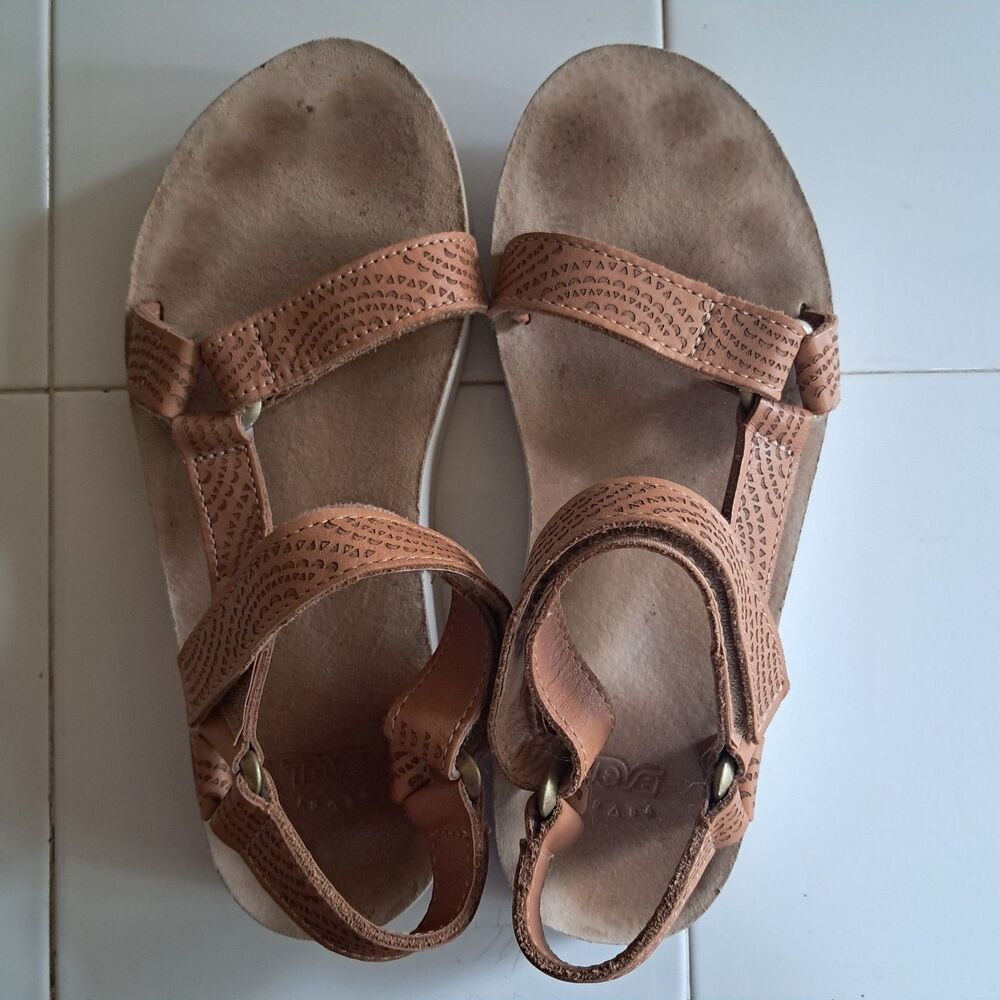 Teva Women's 6 Midform Universal Sandals - Tan Outdoor Hook & Loop Chunky Sole
